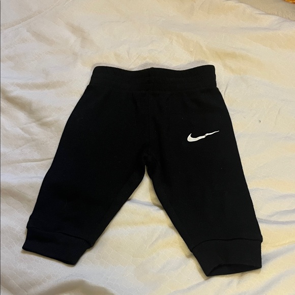 Nike Black and White Kids Bodysuit Set - Picture 3 of 7